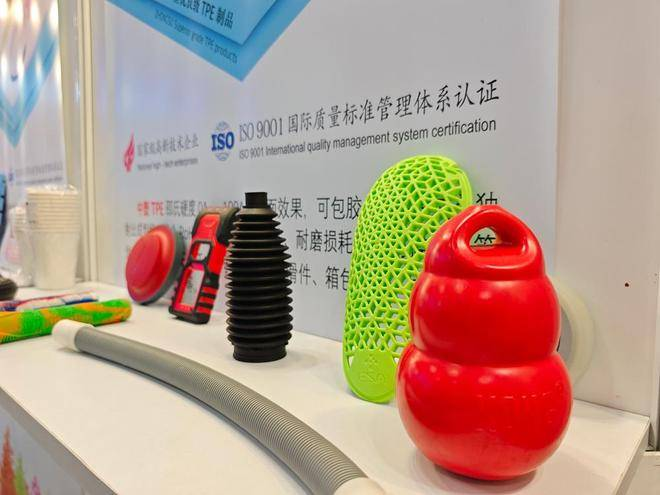 왕종수 TPE | Zhongsu Wang의 TPE 스포츠 장비는 내유성과 얼룩 방지 기능이 있습니까?